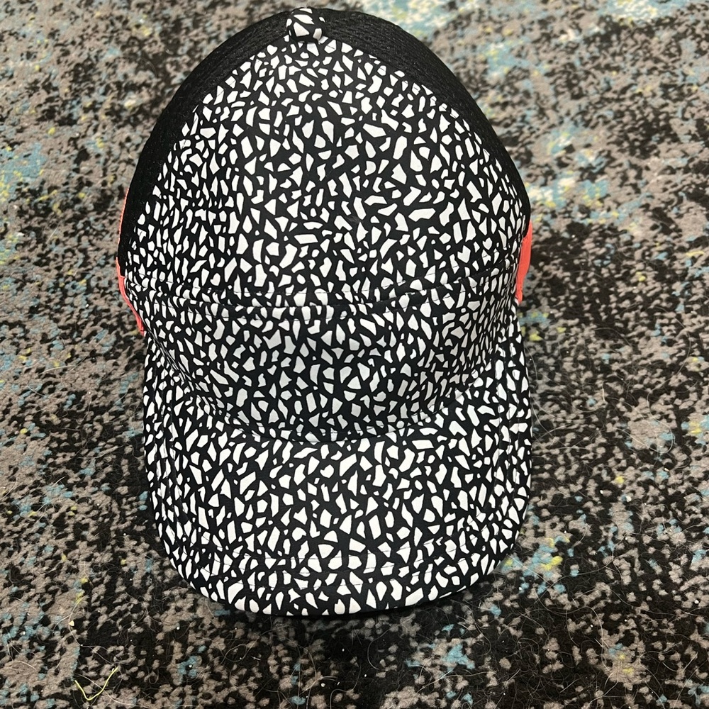 Lululemon adjustable cap